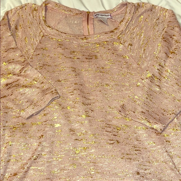 Body Central Tops - Super Cute Pink/Gold Quarter-Length Top!